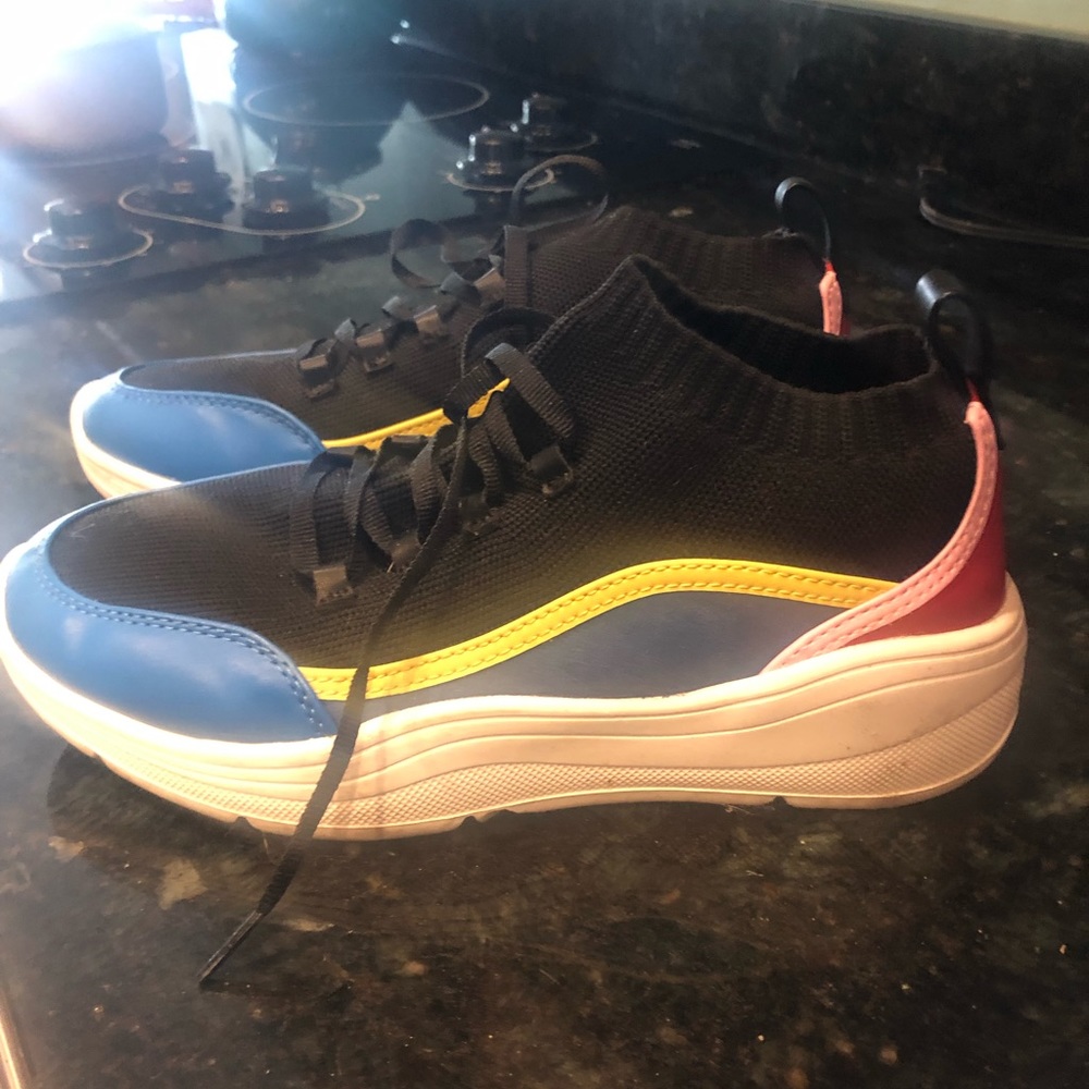 Cute lace up platform “dad” sneakers